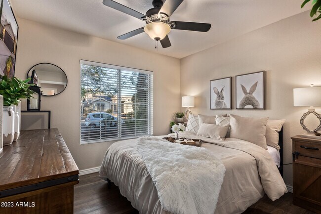 Building Photo - 10853 W Manzanita Dr