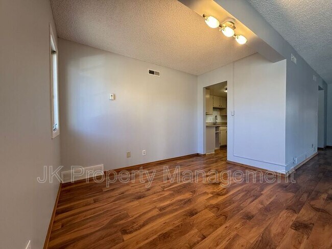 Building Photo - 2300 14th Ave S