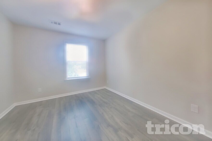 Building Photo - 313 Knowles Pl