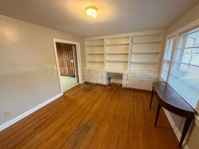 Building Photo - 208 Ridgewood Dr