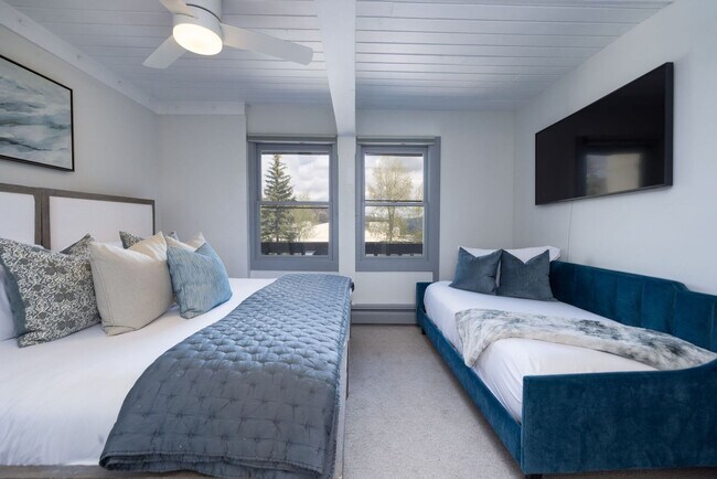 Building Photo - 70 Gallun Ln