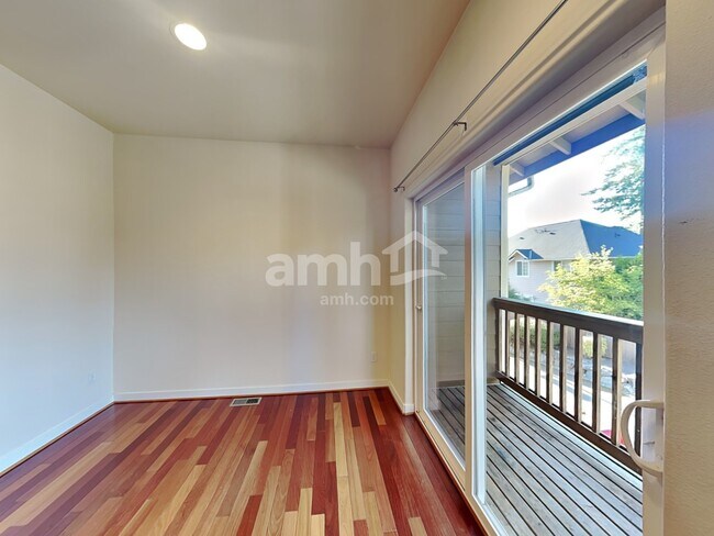 Building Photo - 7337 Rainier Dr