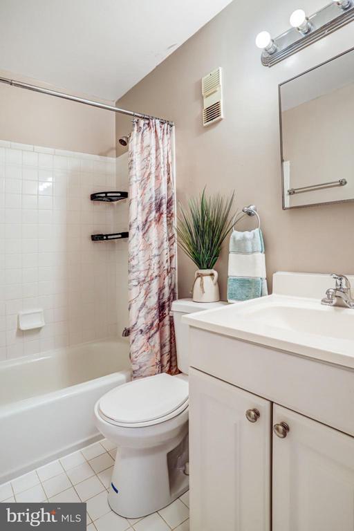 Building Photo - 9930 Brookridge Ct