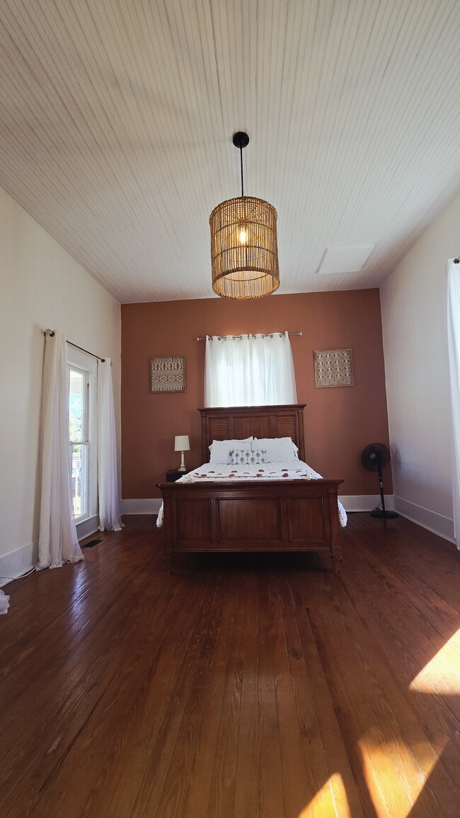 Building Photo - 13333 W Main St