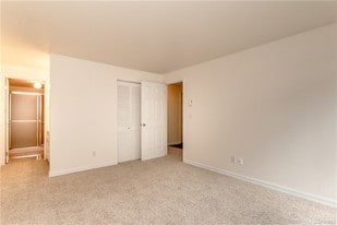 Building Photo - 3224 80th Ave SE