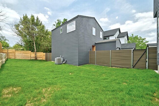 Building Photo - 2308 Maxwell Ln