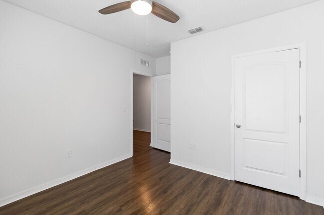 Building Photo - 4/2 Energy Efficient Home in St. Cloud w/ Fenced Back Yard