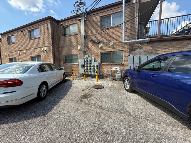 Building Photo - 1530 Heights Blvd