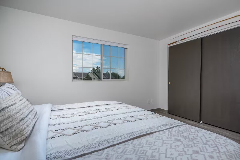 Building Photo - 1430 3rd Ave E