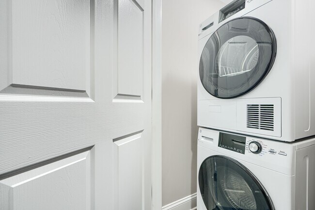 Building Photo - Homewood