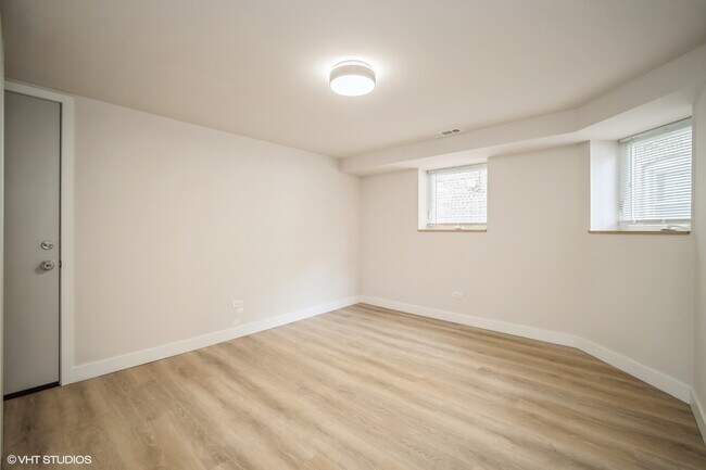 Building Photo - 841 N Mozart St