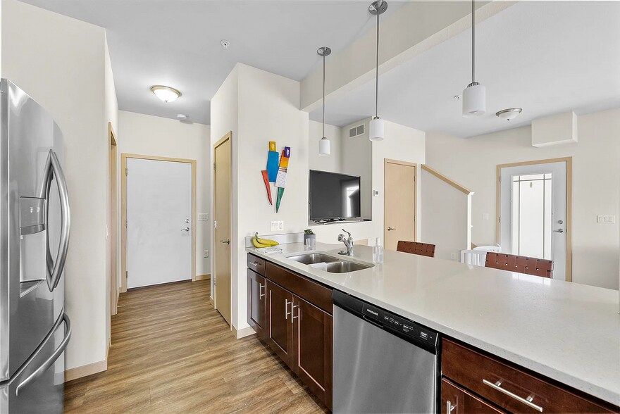 Building Photo - 6062 Driscoll Dr