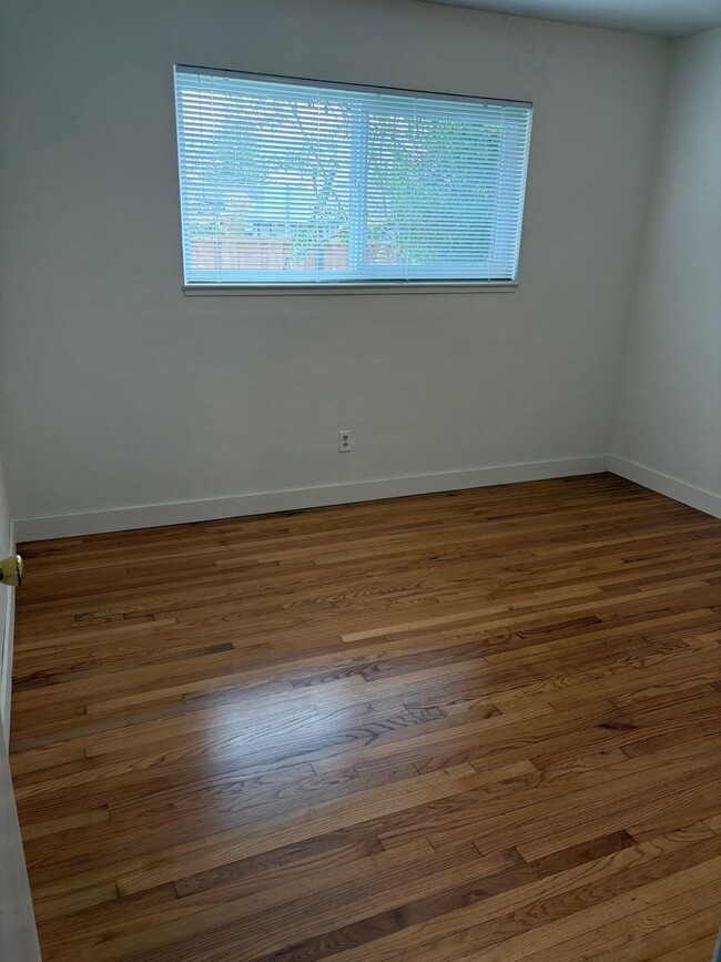 Building Photo - 1694