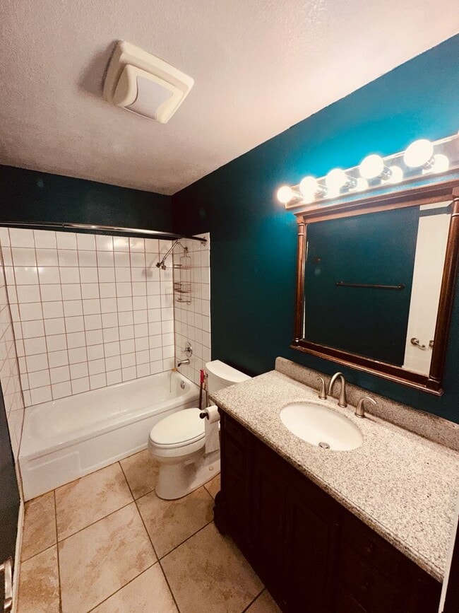 Building Photo - Beautiful Downtown Condo!