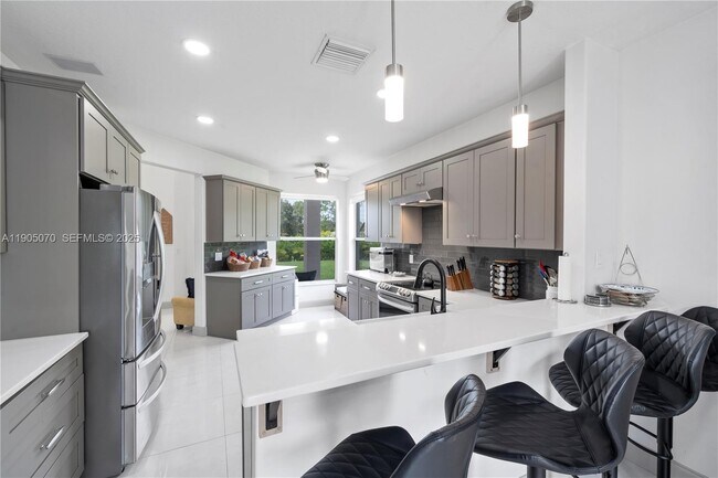 Building Photo - 17125 35th Pl N