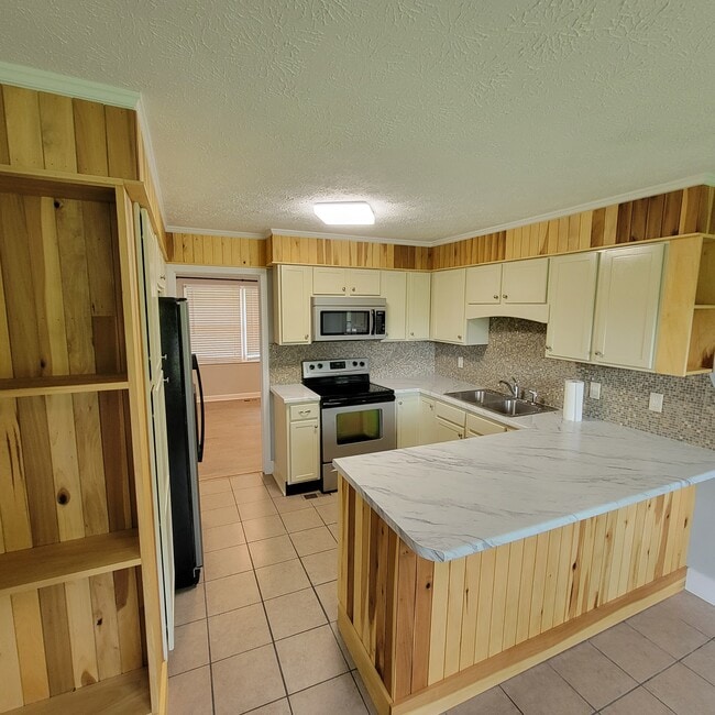 Building Photo - 10668 Old Baxter Rd