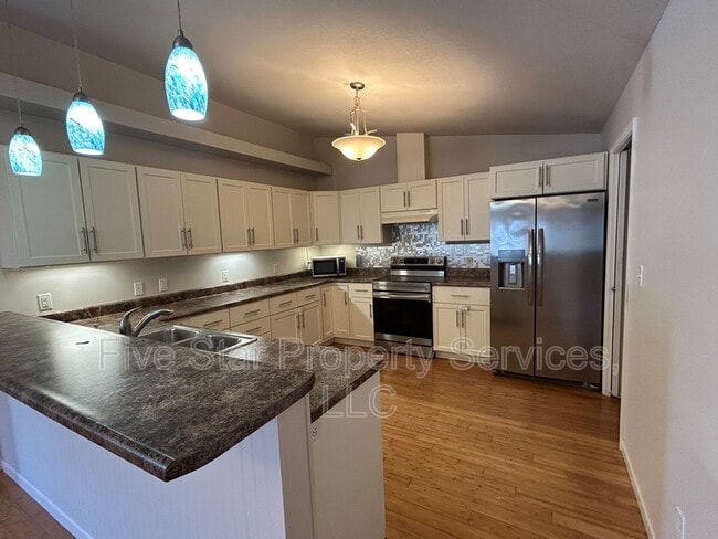 Building Photo - 1414 School House Ln