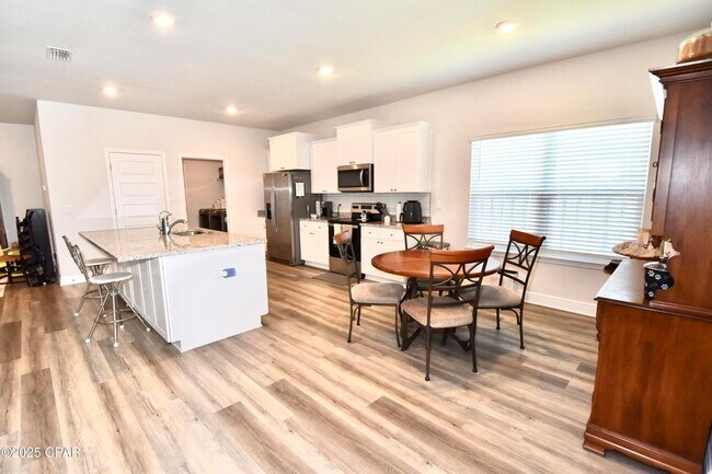 Building Photo - 4858 Sweetspire Dr