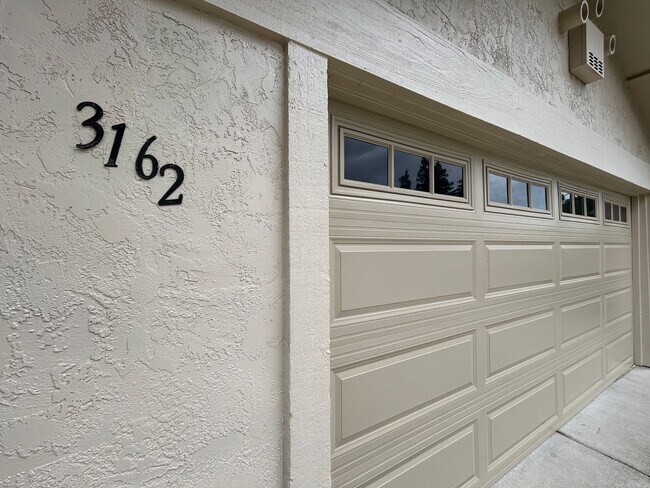 Building Photo - Spacious 4-Bedroom 2.5 Bath Single-Story H...