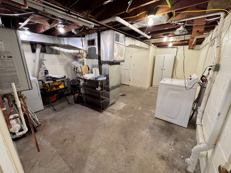 Building Photo - 607 Hollins Ave