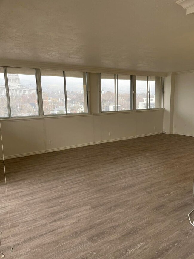 Building Photo - Zions Summit