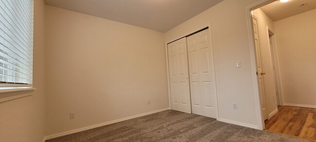 Building Photo - CDA Place Neighborhood- 4 bed with basement, cul de sac