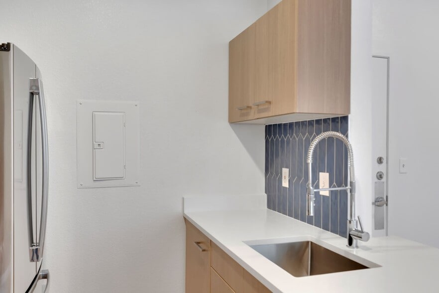 Building Photo - AVIA Apartments On Alpha