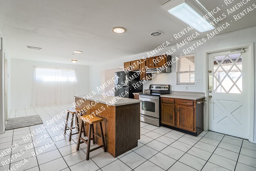 Building Photo - 1314 N 70th St