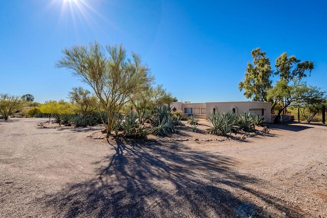 Primary Photo - Hacienda-Style Gem with Pool – Spacious 3-...