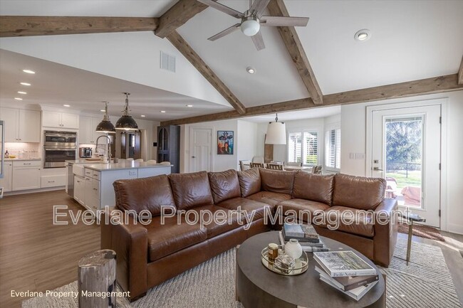 Building Photo - 499 W Main St