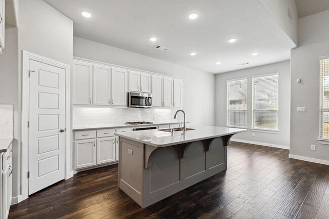 Building Photo - 1305 Swan Trl