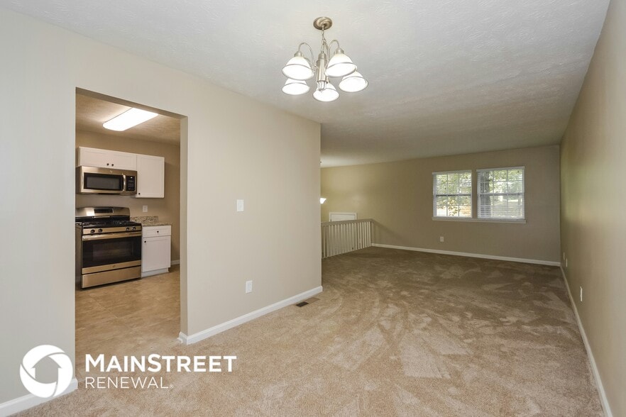 Building Photo - 5869 Bobbin Ln