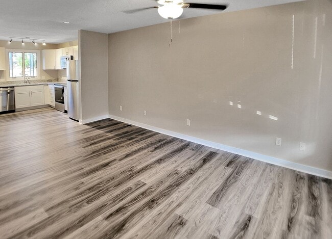 Building Photo - Chatham840