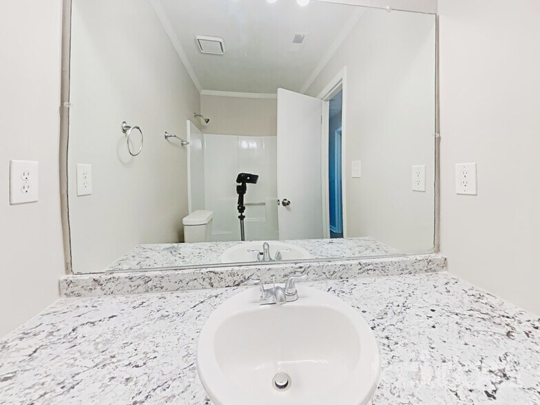 Building Photo - 11069 Hunters Ln