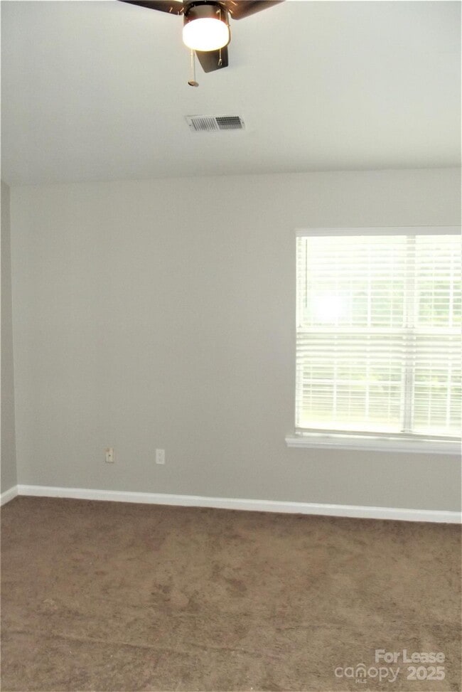 Building Photo - 8236 Golf Ridge Dr