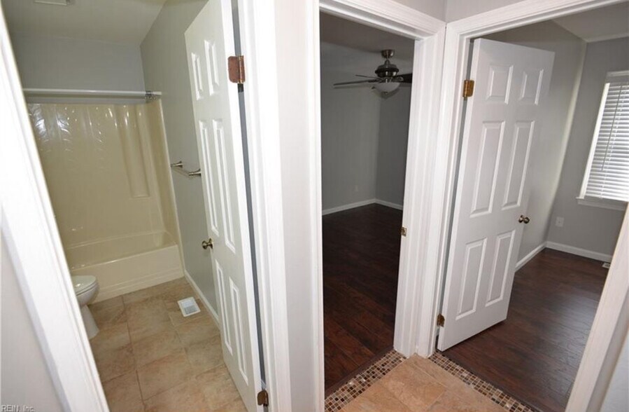 Building Photo - 4502 Marlwood Way