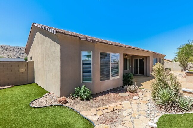 Building Photo - 1812 E South Mountain Ave