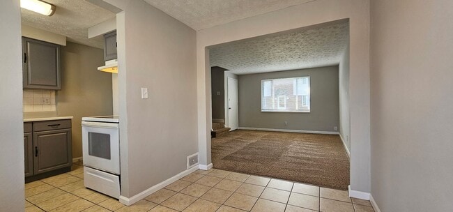 Building Photo - Cozy 2 bed 1 bath  townhouse with attached...