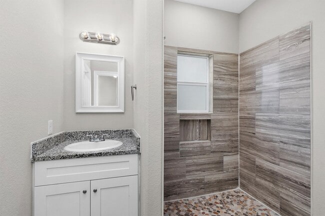 Building Photo - 16706 E Hammon