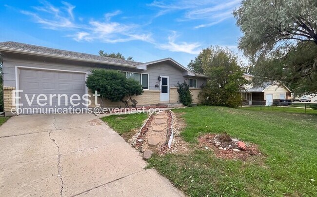 Building Photo - 4203 Goldenrod Dr