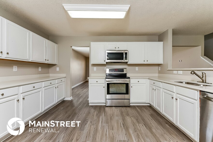 Building Photo - 2010 Sweet Bay