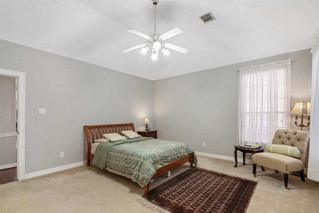 Building Photo - 1014 Enclave Square N