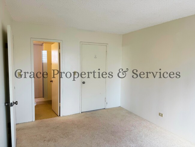 Building Photo - 0036BRU