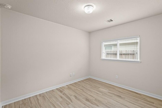 Building Photo - 10918 Barker View Dr