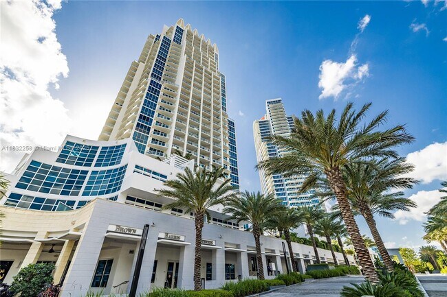 Building Photo - 100 South Pointe Dr