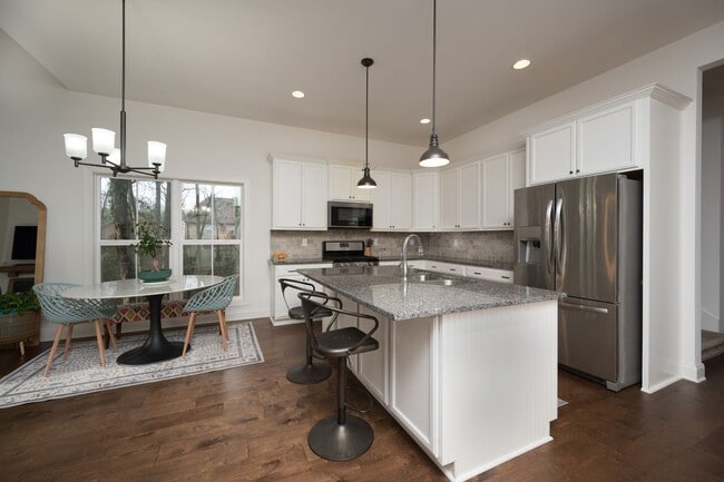 Building Photo - **LIKE NEW EXECUTIVE HOME IN A CUL-DE-SAC ...