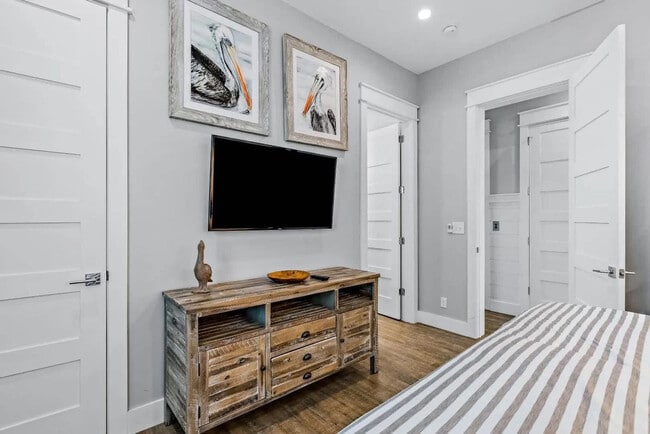 Building Photo - 14324 Front Beach Rd