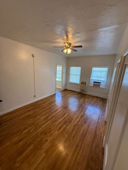 Primary Photo - 3950 W 8th St