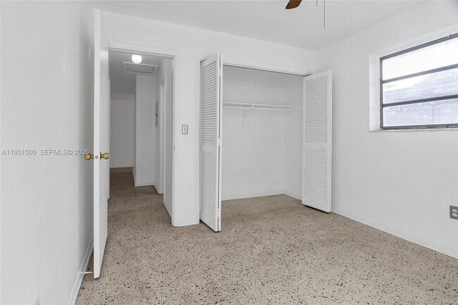 Building Photo - 644 SW 10th St