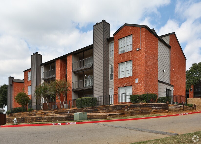 The Crosby 6001 Oakland Hills Dr Fort Worth TX 76112 Apartment Finder
